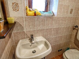 Belvilla by OYO Farmhouse in Radda With Garden