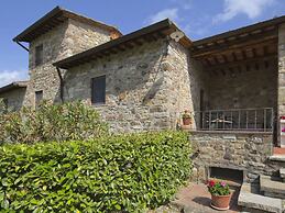 Belvilla by OYO Farmhouse in Radda With Garden