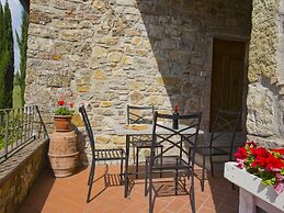 Belvilla by OYO Farmhouse in Radda With Garden