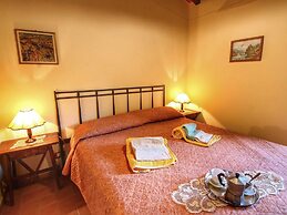 Belvilla by OYO Farmhouse in Radda With Garden