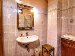 Belvilla by OYO Farmhouse in Radda With Garden