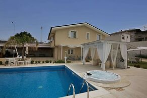 Mansion in Case Alte With Pool & Nature Trails