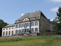 Lavish Castle With Sauna and Gym