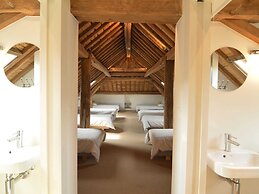 Lavish Castle With Sauna and Gym