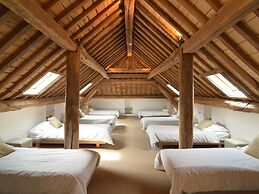 Lavish Castle With Sauna and Gym