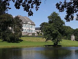 Lavish Castle With Sauna and Gym