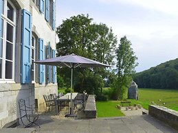 Lavish Castle With Sauna and Gym