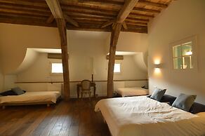 Lavish Castle With Sauna and Gym