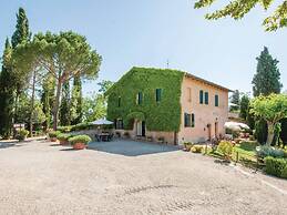 Belvilla by OYO Tranquil Farmhouse With Pool