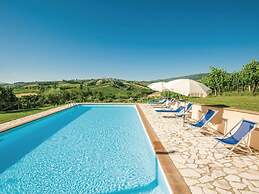 Belvilla by OYO Tranquil Farmhouse With Pool