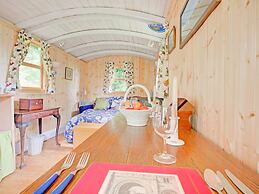 Hill-view Holiday Home With Garden