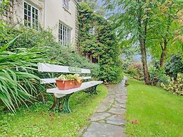 Hill-view Holiday Home With Garden