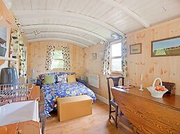 Hill-view Holiday Home With Garden