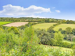 Hill-view Holiday Home With Garden