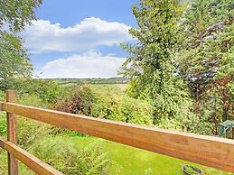 Hill-view Holiday Home With Garden