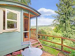 Hill-view Holiday Home With Garden