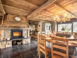Beautiful Holiday Home with Hot Tub, Sauna & Monumental Fireplace