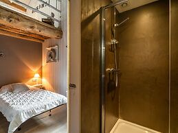 Beautiful Holiday Home with Hot Tub, Sauna & Monumental Fireplace