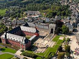 Beautiful Holiday Home with Hot Tub, Sauna & Monumental Fireplace