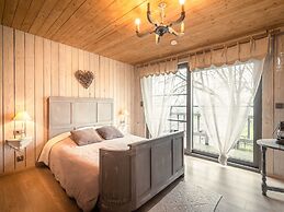 Beautiful Holiday Home with Hot Tub, Sauna & Monumental Fireplace