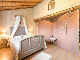 Beautiful Holiday Home with Hot Tub, Sauna & Monumental Fireplace