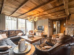 Beautiful Holiday Home with Hot Tub, Sauna & Monumental Fireplace