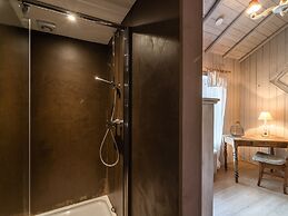 Beautiful Holiday Home with Hot Tub, Sauna & Monumental Fireplace