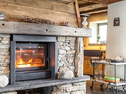 Beautiful Holiday Home with Hot Tub, Sauna & Monumental Fireplace