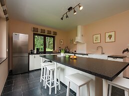 Tenneville Villa With Sauna