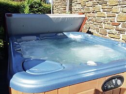 Charming Cottage With Jacuzzi Located Near Nature and ski Slopes