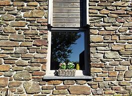 Charming Cottage With Jacuzzi Located Near Nature and ski Slopes