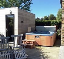 Charming Cottage With Jacuzzi Located Near Nature and ski Slopes