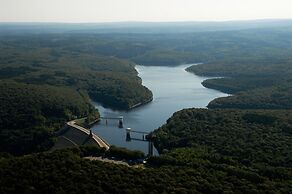 Charming Cottage With Jacuzzi Located Near Nature and ski Slopes