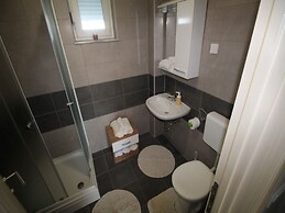 Lovely Apartment in Novalja near Sea Beach