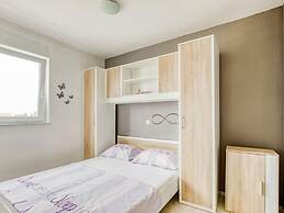 Lovely Apartment in Novalja near Sea Beach