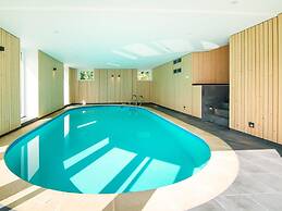 Luxurious Villa With Pool and Sauna, and Very Suitable for Culinary Wo