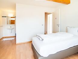 Luxurious Villa With Pool and Sauna, and Very Suitable for Culinary Wo