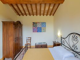 Fabulous Holiday Home With Wifi in Monte San Martino Italy