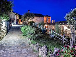 Fabulous Holiday Home With Wifi in Monte San Martino Italy