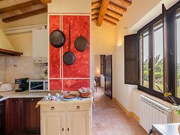Fabulous Holiday Home With Wifi in Monte San Martino Italy