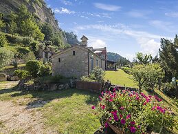 Fabulous Holiday Home With Wifi in Monte San Martino Italy