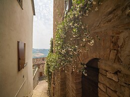 Fabulous Holiday Home With Wifi in Monte San Martino Italy