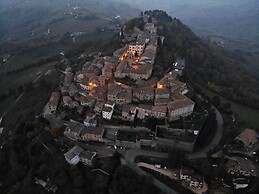 Fabulous Holiday Home With Wifi in Monte San Martino Italy