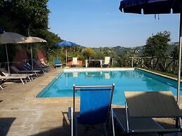 Fabulous Holiday Home With Wifi in Monte San Martino Italy
