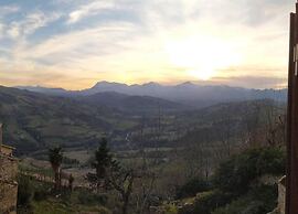 Fabulous Holiday Home With Wifi in Monte San Martino Italy