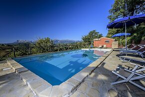 Fabulous Holiday Home With Wifi in Monte San Martino Italy