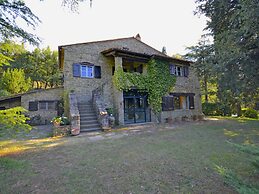 Villa with Private Swimming Pool in Hills near Cortona