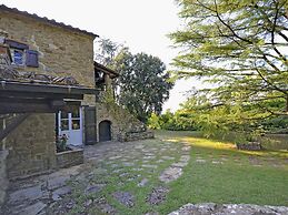 Villa with Private Swimming Pool in Hills near Cortona