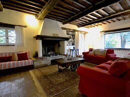 Villa with Private Swimming Pool in Hills near Cortona