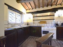 Villa with Private Swimming Pool in Hills near Cortona